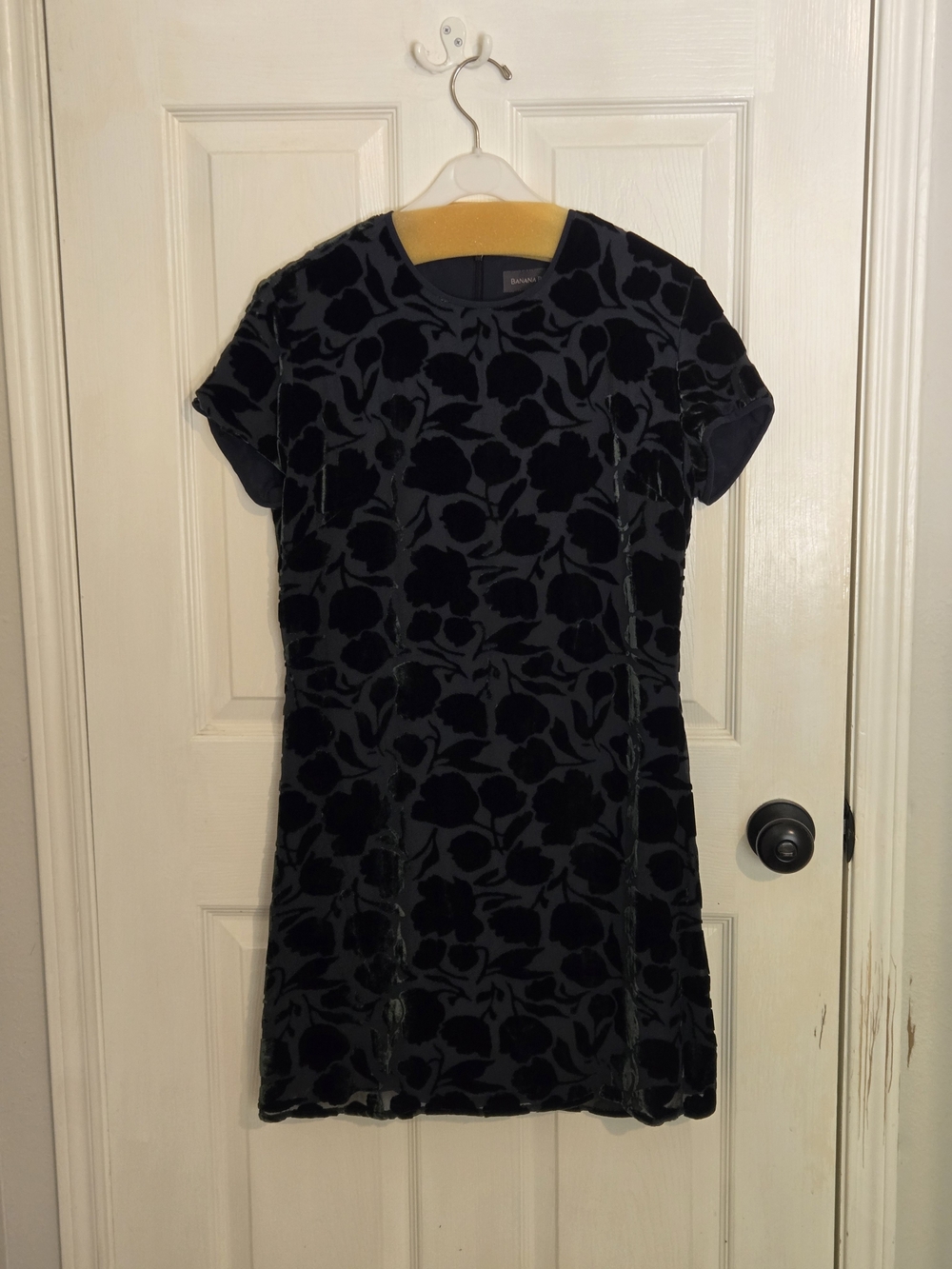Banana Republic Dark Green Floral Velvet Short-Sleeve Dress
